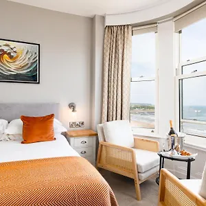 The Clarence Gardens 4*, Scarborough United Kingdom
